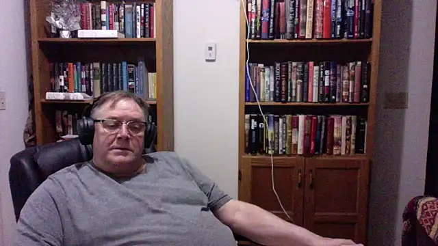 Snapshot of Vinyl22@xh chatting on 07.05.26 Vinyl22xh online show from 07.05.26