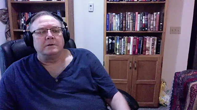 Snapshot of Vinyl22@xh chatting on 07.16.26 Vinyl22xh online show from 07.16.26