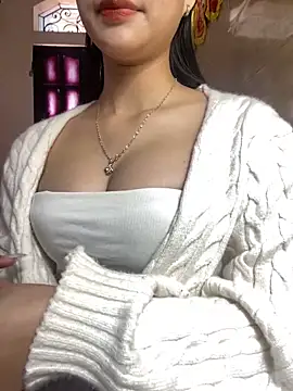 Linh247380 online show from 12.17.25