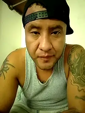 Snapshot of Ruloluna chatting on 10.25.25 Ruloluna online show from 10.25.25
