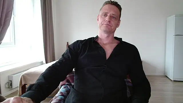 Snapshot of Freeze_Fire chatting on 11.04.25 Freeze Fire online show from 11.04.25