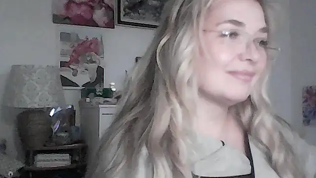 Myrienna online show from 11.23.25