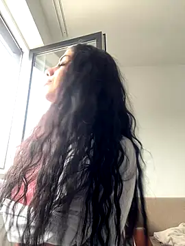Snapshot of AylinHazellx chatting on 10.12.25 AylinHazellx online show from 10.12.25
