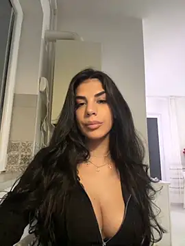 Snapshot of AylinHazellx chatting on 10.20.25 AylinHazellx online show from 10.20.25