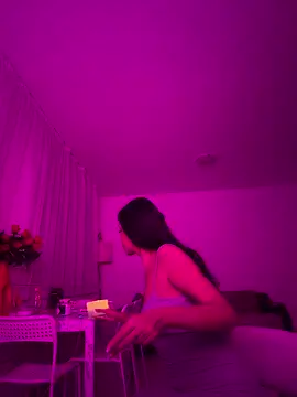 Snapshot of AylinHazellx chatting on 10.22.25 AylinHazellx online show from 10.22.25
