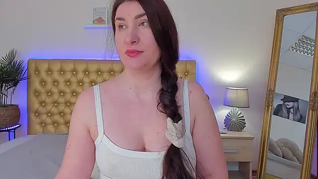 TrishaDarks online show from 04.21.26