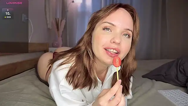 Snapshot of catherine__meow chatting on 09.24.25 catherine meow online show from 09.24.25