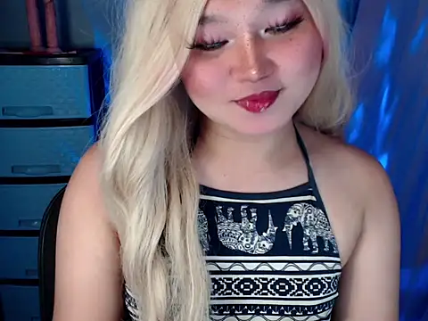 Eyes-on-me online show from 10.03.25