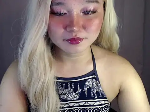 Eyes-on-me online show from 10.21.25