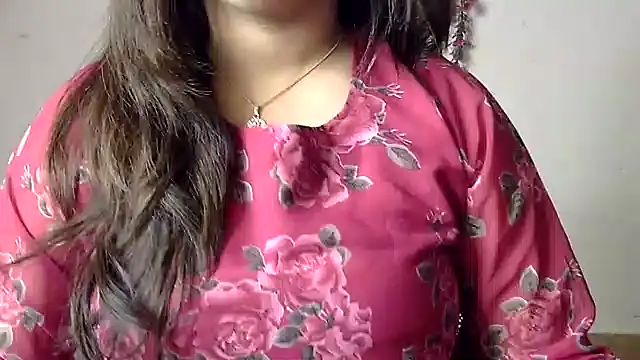 Snapshot of Aaliya02 chatting on 06.16.26 Aaliya02 online show from 06.16.26