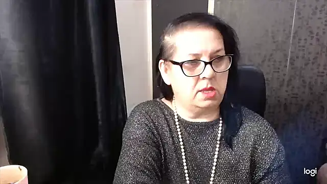 MissSanjanne online show from 10.17.25