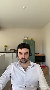 Snapshot of eauminerale chatting on 02.25.26 eauminerale online show from 02.25.26