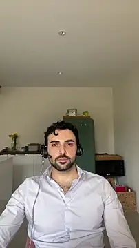 Snapshot of eauminerale chatting on 02.27.26 eauminerale online show from 02.27.26