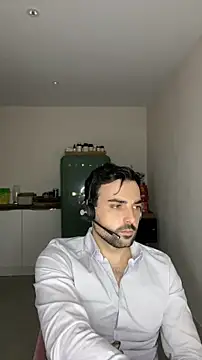 Snapshot of eauminerale chatting on 06.15.26 eauminerale online show from 06.15.26