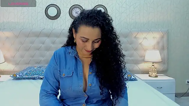 VaniaRose online show from 10.30.25