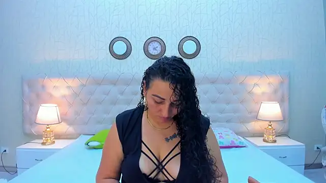 VaniaRose online show from 12.22.25