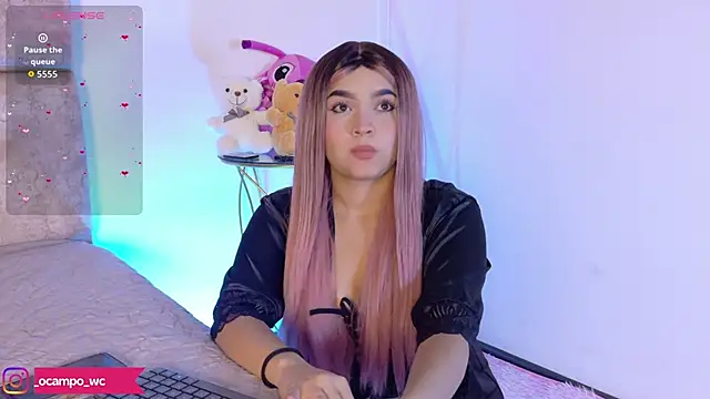 LunaOcampo  online show from 09.30.25