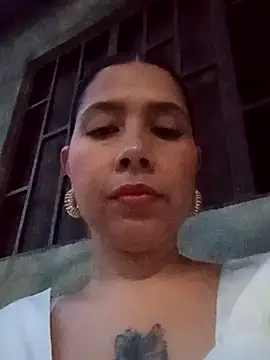 elyne hot online show from 10.21.25