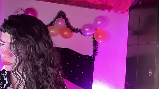 kitty  chs online show from 12.20.25