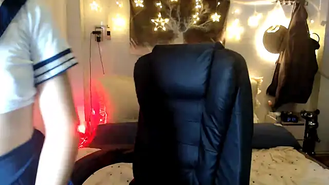 EllieYoon online show from 10.04.25