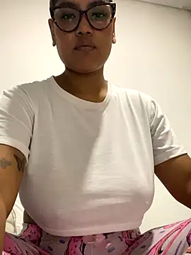 miiabrown18 online show from 10.15.25