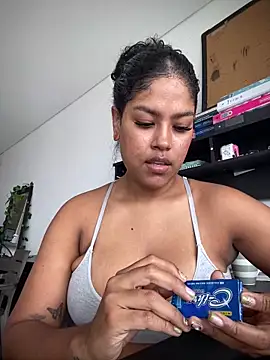 miiabrown18 online show from 10.22.25