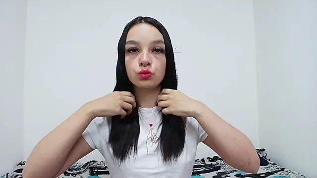 Snapshot of Emilie_Soler12 chatting on 10.20.25 Emilie Soler12 online show from 10.20.25