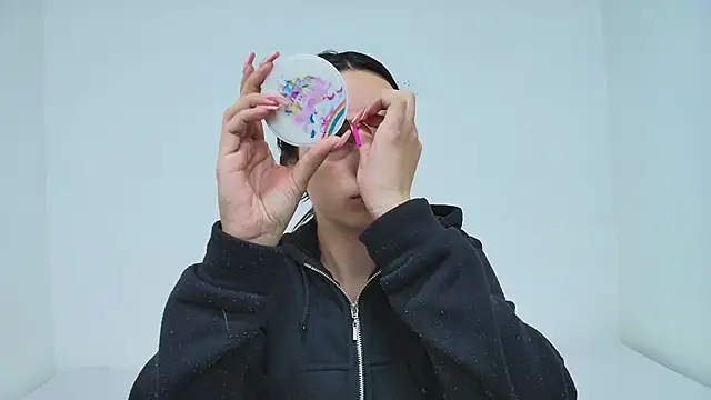 Snapshot of Emilie_Soler12 chatting on 10.29.25 Emilie Soler12 online show from 10.29.25