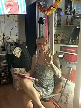 Snapshot of blondebarbiebae chatting on 06.20.26 blondebarbiebae online show from 06.20.26