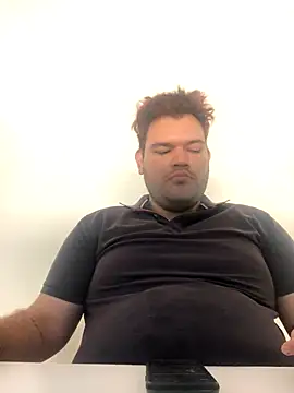 Snapshot of big_bearr chatting on 10.28.25 big bearr online show from 10.28.25