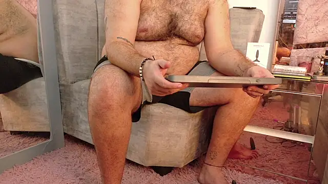 Snapshot of big_bearr chatting on 11.23.25 big bearr online show from 11.23.25