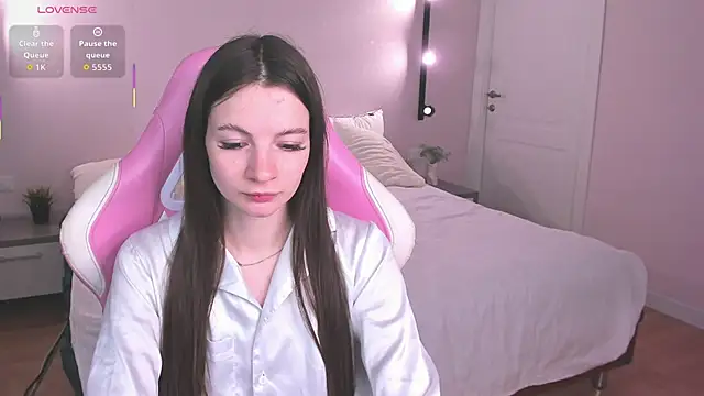 Snapshot of Alic_Fox chatting on 10.08.25 Alic Fox online show from 10.08.25