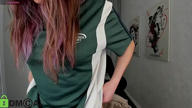 Al1ice Moures online show from 10.27.25