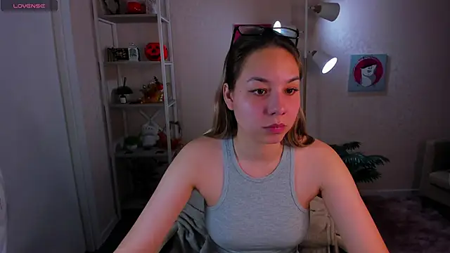 Al1ice Moures online show from 12.03.25