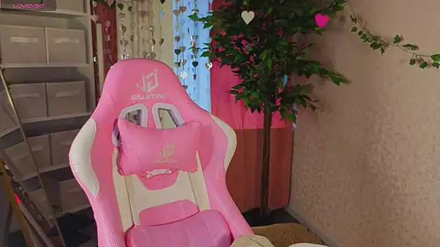 Al1ice Moures online show from 02.05.26