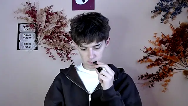 Hoot Dude  online show from 11.04.25