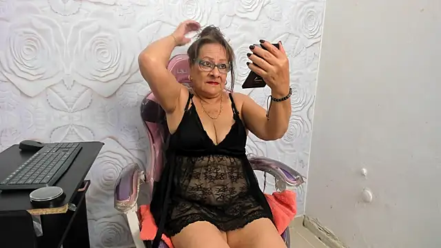 HotNana4U online show from 09.30.25