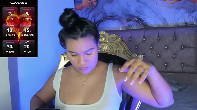 Snapshot of Tamara_Johnss_ chatting on 10.22.25 Tamara Johnss  online show from 10.22.25