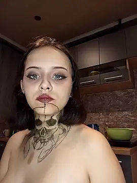 Snapshot of kisette chatting on 09.29.25 kisette online show from 09.29.25