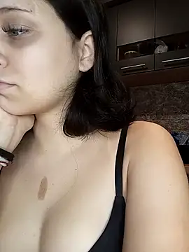 Snapshot of kisette chatting on 10.11.25 kisette online show from 10.11.25