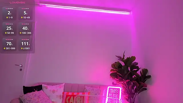 TiaBelle online show from 10.11.25