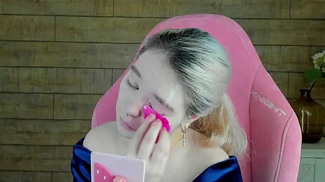 Snapshot of AnnaDelon chatting on 10.23.25 AnnaDelon online show from 10.23.25