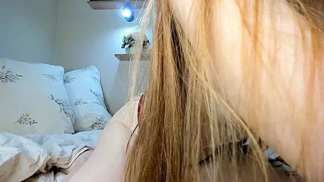 Red FoxGirl online show from 04.19.26