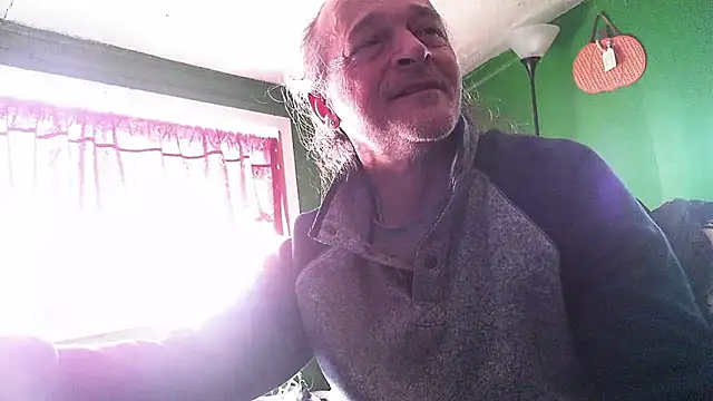 Snapshot of HippieDad333 chatting on 01.31.26 HippieDad333 online show from 01.31.26