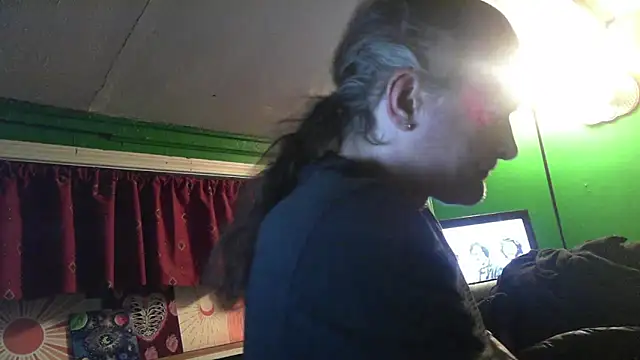 Snapshot of HippieDad333 chatting on 02.02.26 HippieDad333 online show from 02.02.26