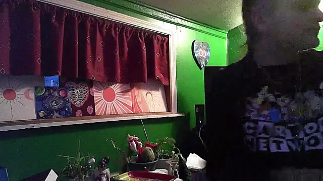 Snapshot of HippieDad333 chatting on 02.09.26 HippieDad333 online show from 02.09.26