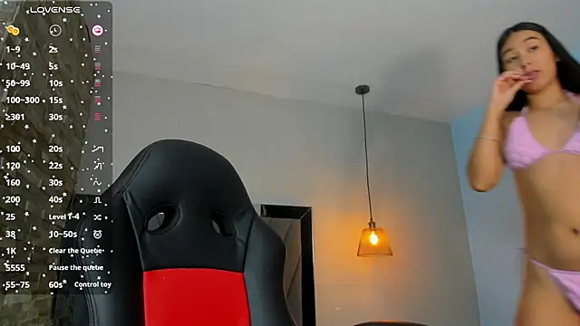 ALAHIACRUZ1 online show from 04.18.26