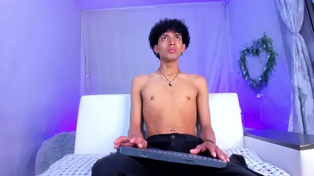 Snapshot of josesweet_ chatting on 10.30.25 josesweet  online show from 10.30.25