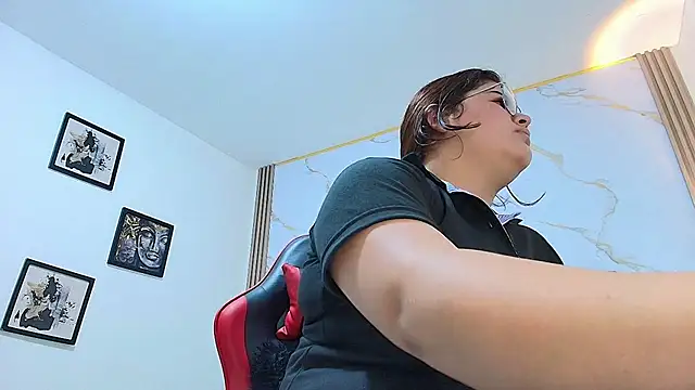 Nina Rouge7 online show from 12.16.25