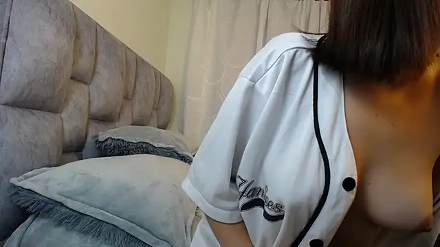 Snapshot of little-bunny- chatting on 11.20.25 little-bunny- online show from 11.20.25